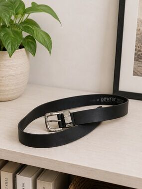 Vintage Levi’s Black Leather Belt‎ 38 Silver Buckle Made in Canada Classic Style